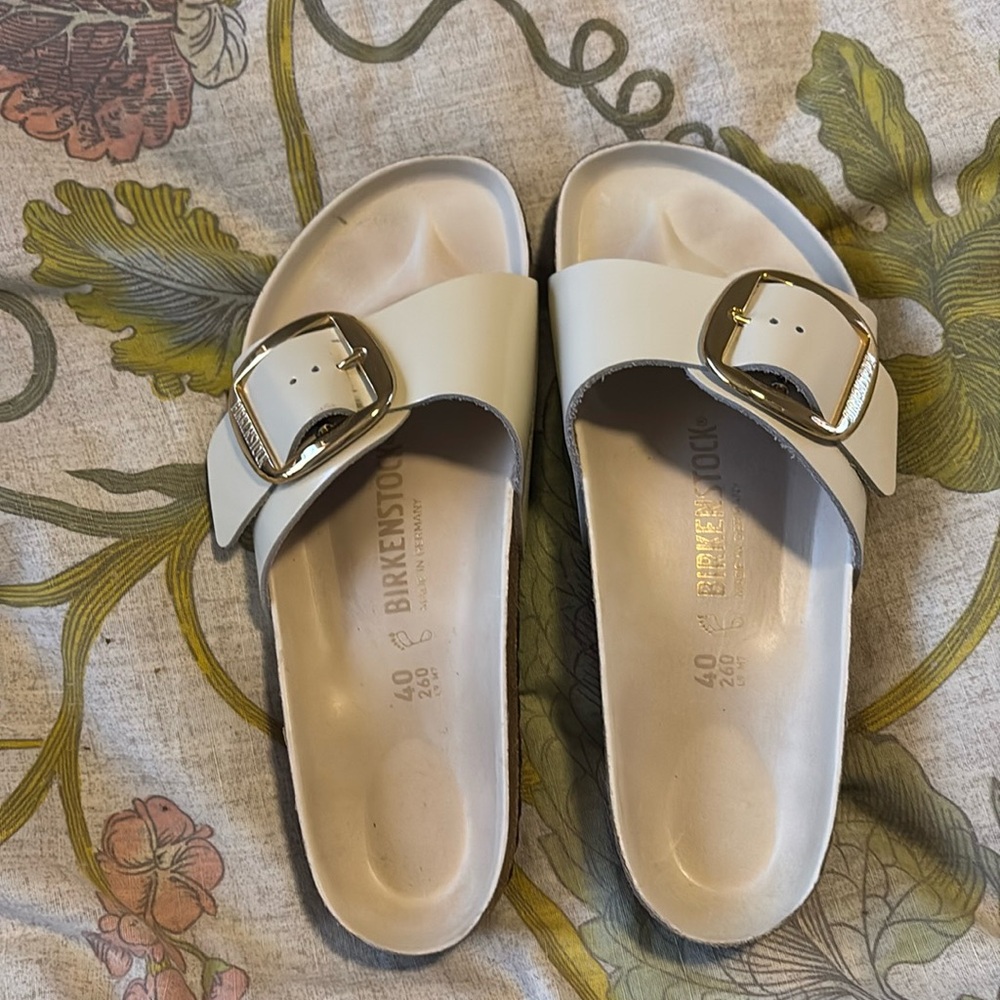 Cream one strap Birkenstocks size 40